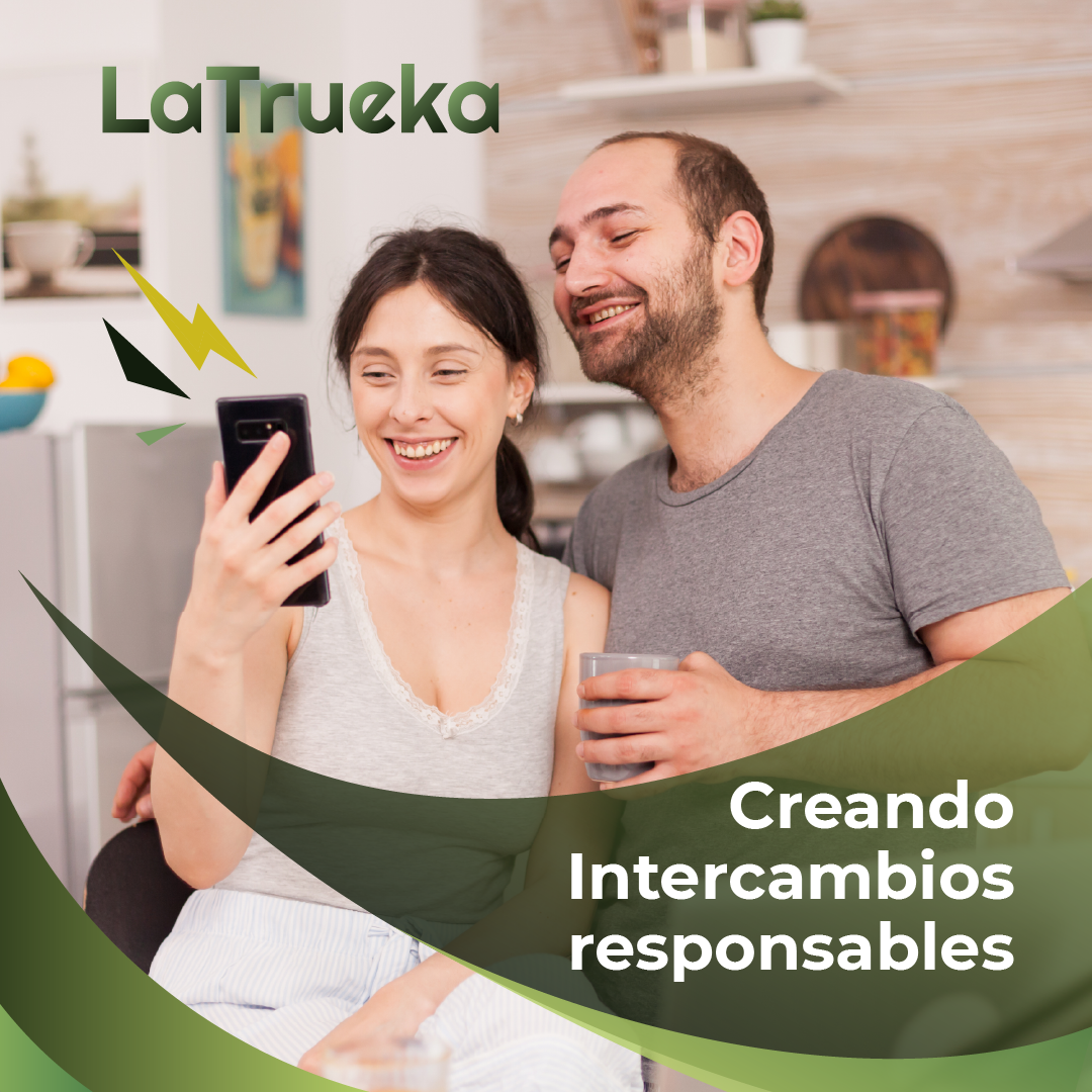 Personas intercambiando productos